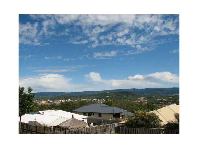 8 Welumba Close, Pacific Pines QLD 4211