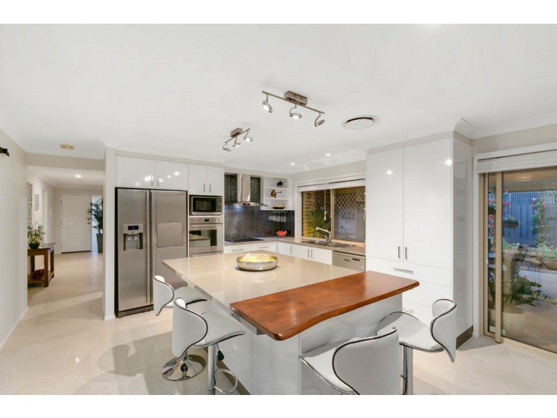 114 Santa Isobel Boulevard, Pacific Pines QLD 4211