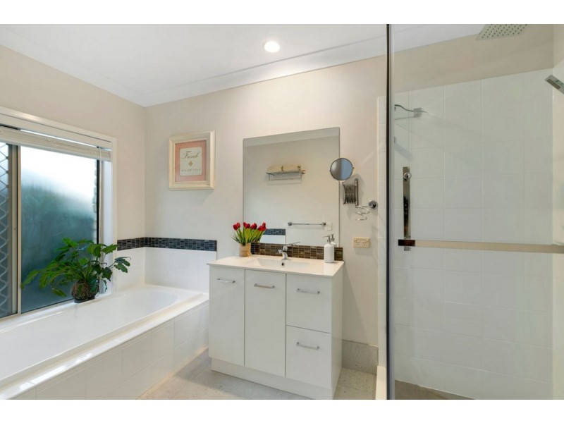 114 Santa Isobel Boulevard, Pacific Pines QLD 4211