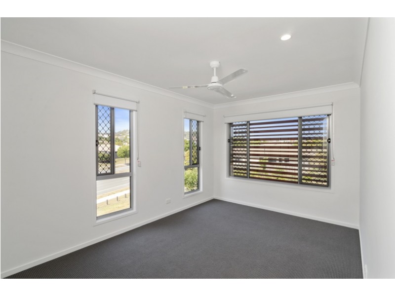 30/37 Witheren Circuit, Pacific Pines QLD 4211