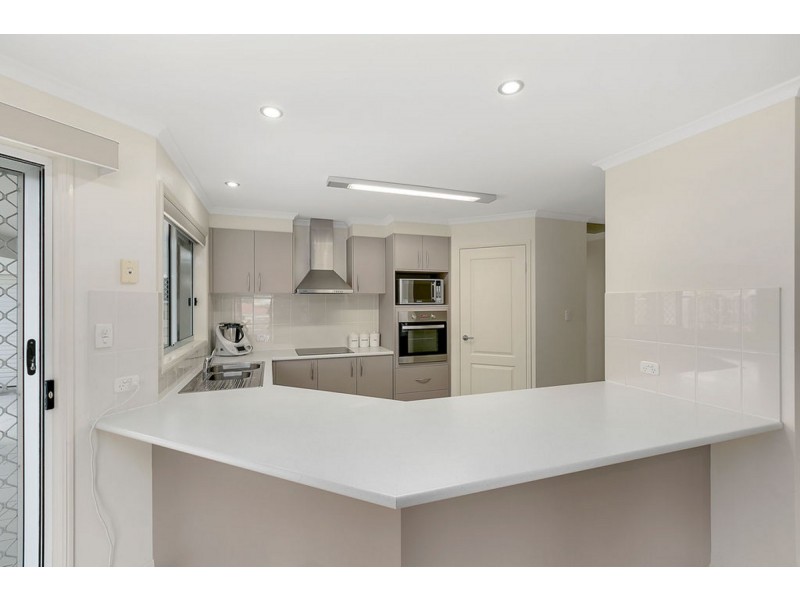 125 Wunburra Circle, Pacific Pines QLD 4211