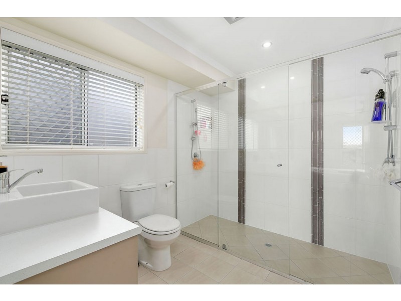 125 Wunburra Circle, Pacific Pines QLD 4211