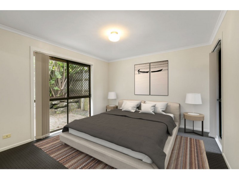 1/4 Madsen Place, Southport QLD 4215