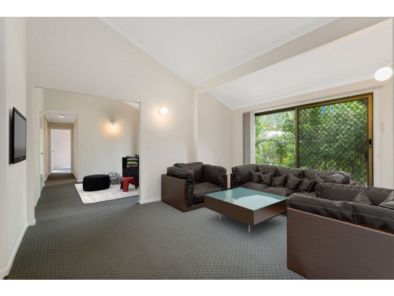 1/4 Madsen Place, Southport QLD 4215