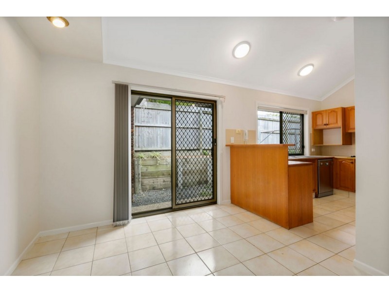 1/4 Madsen Place, Southport QLD 4215