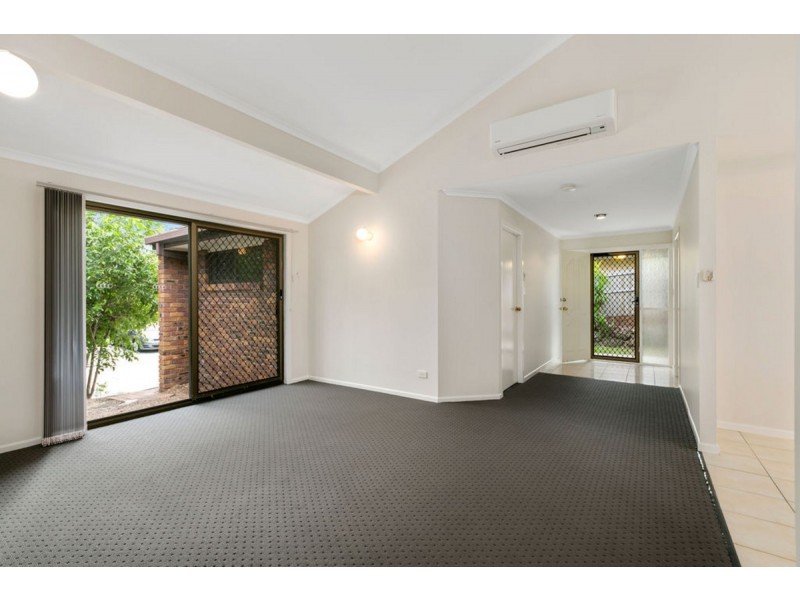 1/4 Madsen Place, Southport QLD 4215