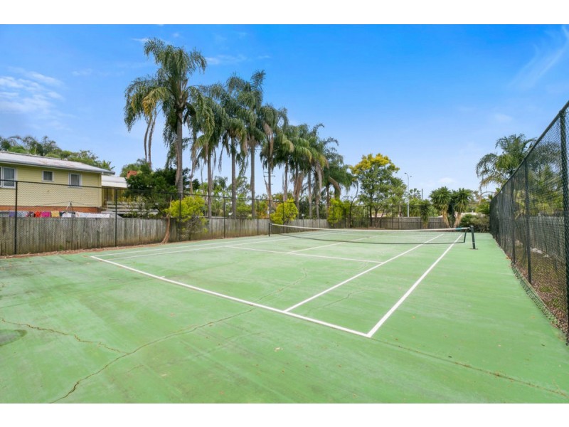 1/4 Madsen Place, Southport QLD 4215