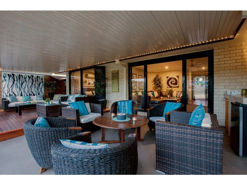 9 Blackheath Terrace, Pacific Pines QLD 4211