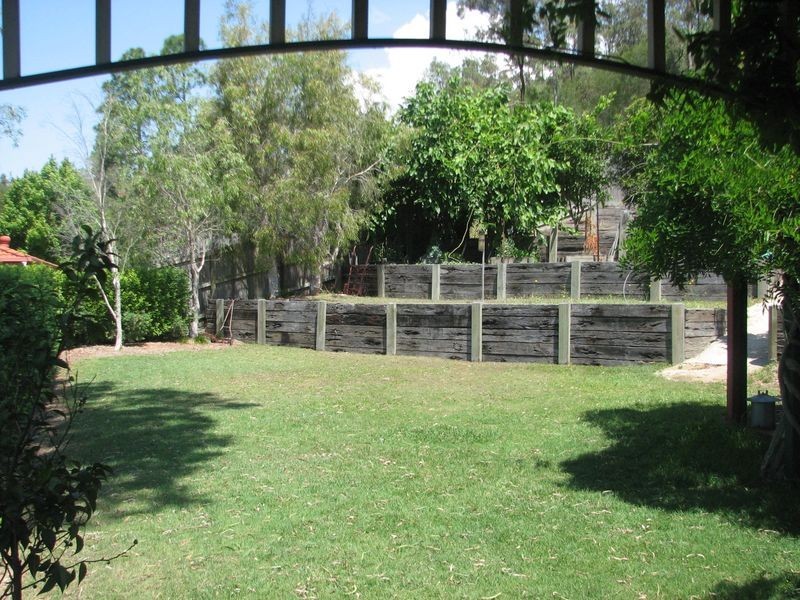 18 Phoenix Street, Pacific Pines QLD 4211