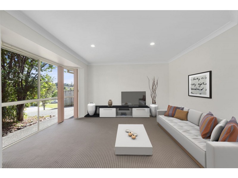 6 Buffalo Crescent, Pacific Pines QLD 4211