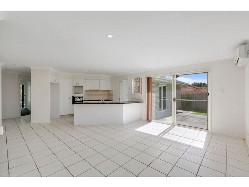 6 Buffalo Crescent, Pacific Pines QLD 4211