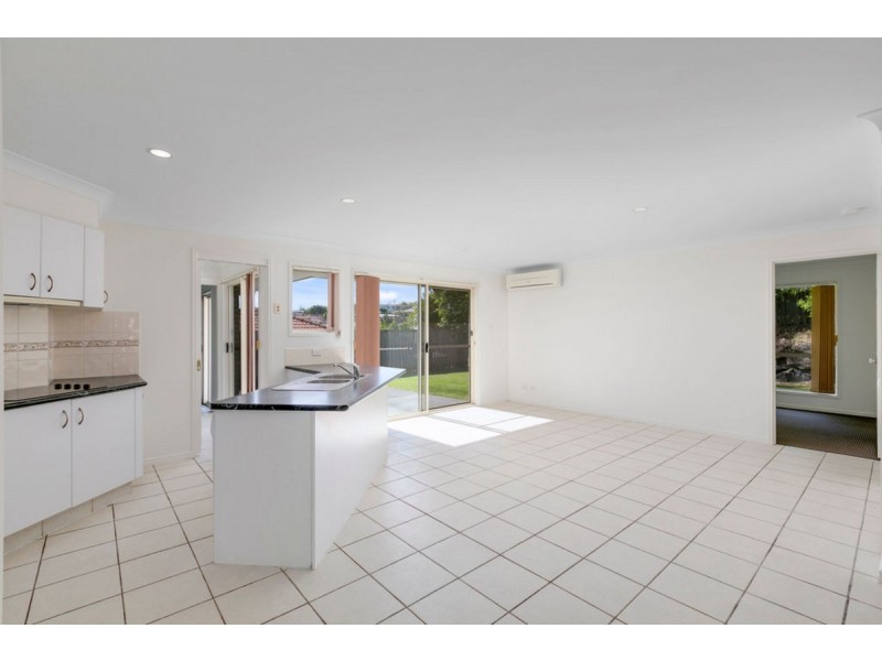 6 Buffalo Crescent, Pacific Pines QLD 4211