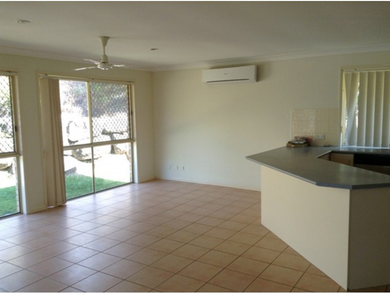 8 Harwood Place, Maudsland QLD 4210