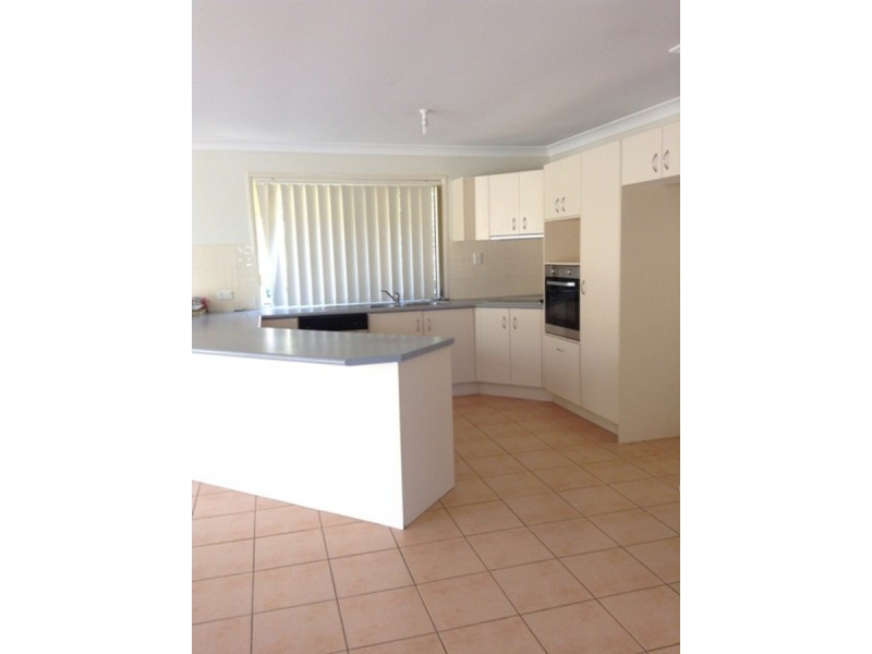 8 Harwood Place, Maudsland QLD 4210