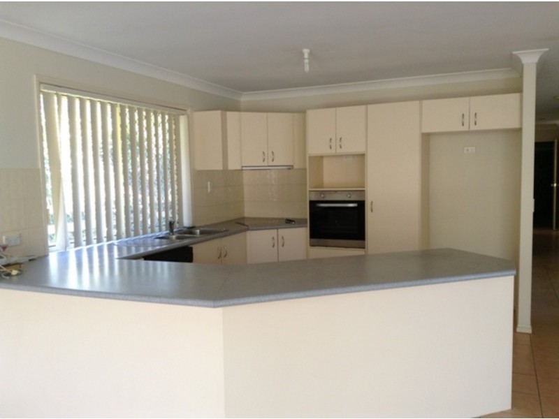 8 Harwood Place, Maudsland QLD 4210