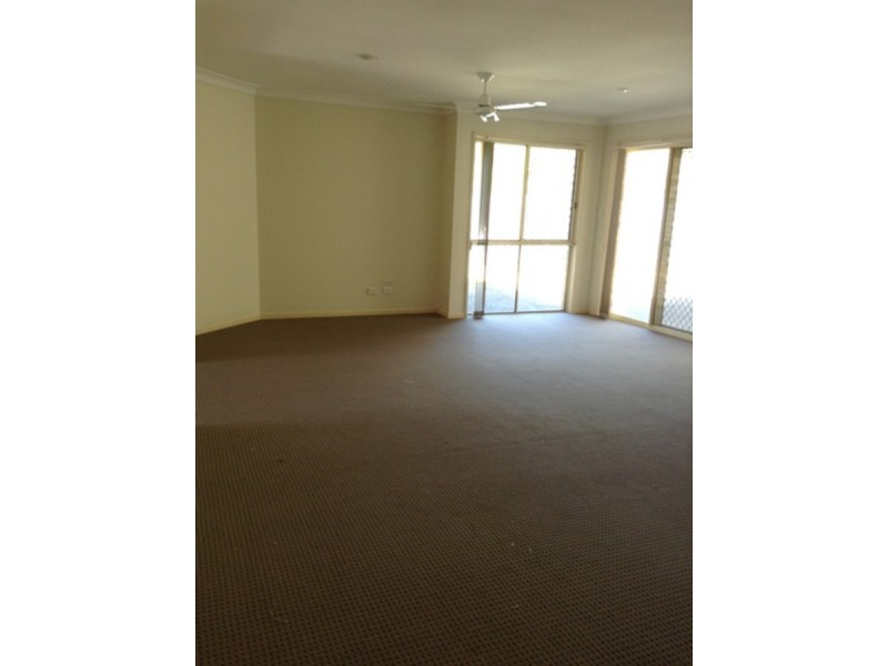 8 Harwood Place, Maudsland QLD 4210