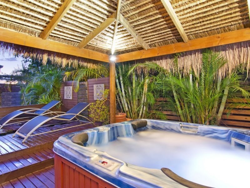 12 Ainsworth Street, Pacific Pines QLD 4211