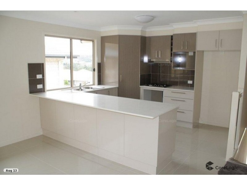 33 Hadrian Crescent, Pacific Pines QLD 4211