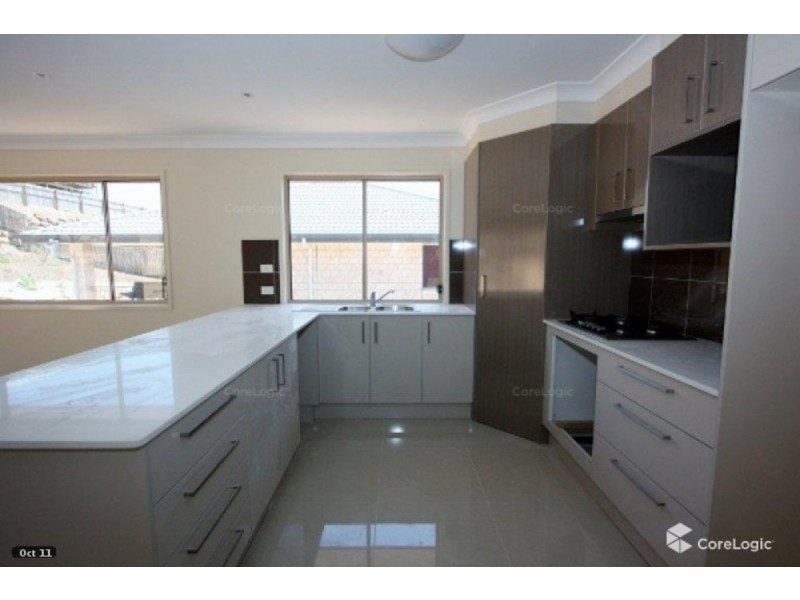 33 Hadrian Crescent, Pacific Pines QLD 4211