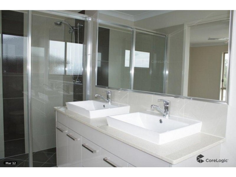 33 Hadrian Crescent, Pacific Pines QLD 4211