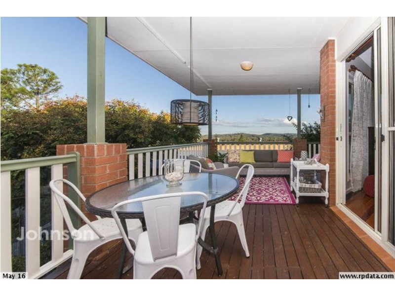 7 Pago Terrace, Pacific Pines QLD 4211