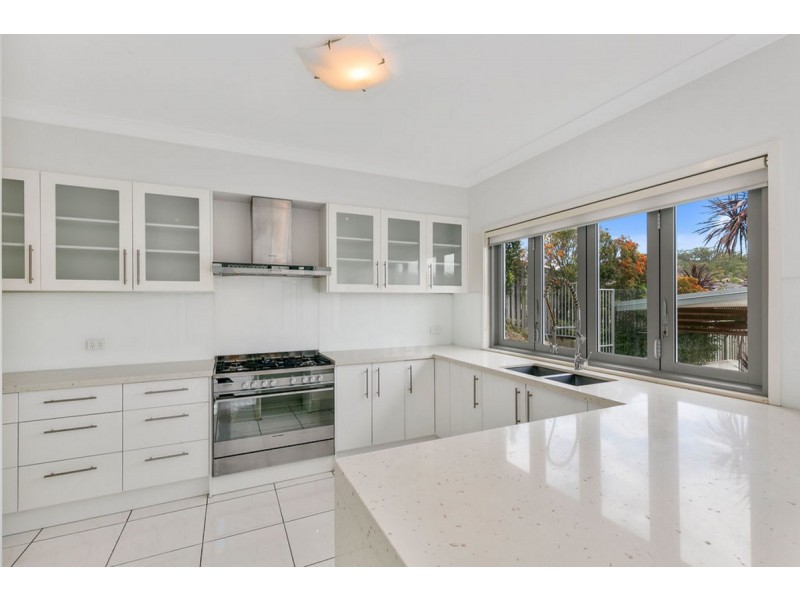 111 Wunburra Circle, Pacific Pines QLD 4211