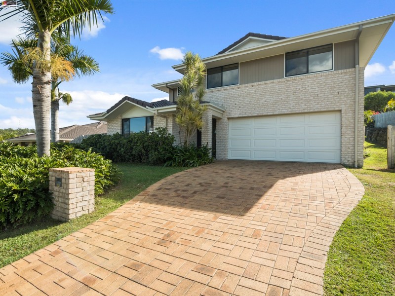 38 Hawkesbury Avenue, Pacific Pines QLD 4211