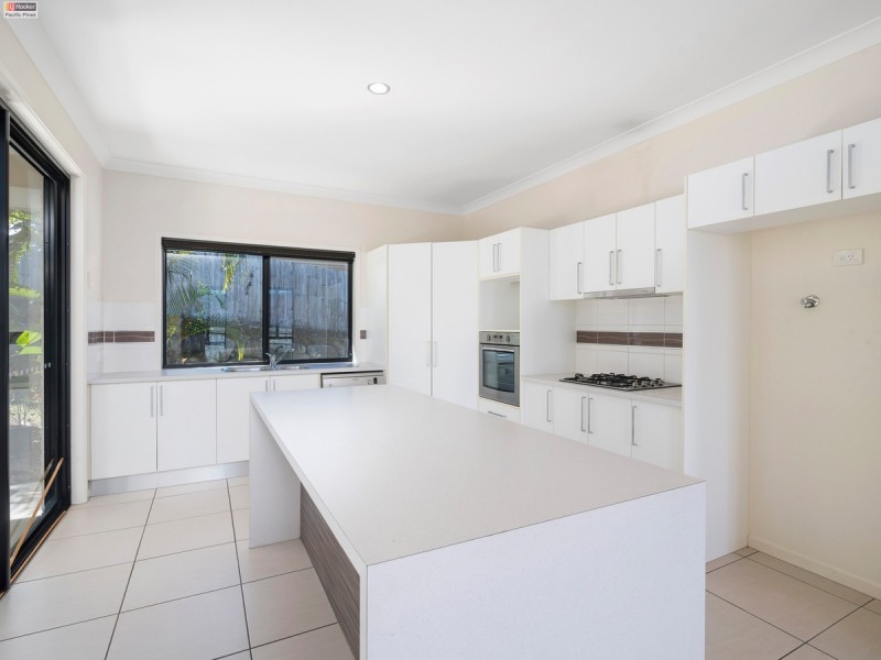 38 Hawkesbury Avenue, Pacific Pines QLD 4211