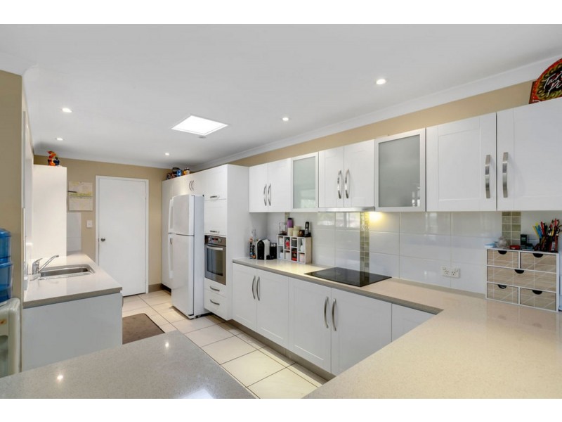 12 White Cap Close, Pacific Pines QLD 4211