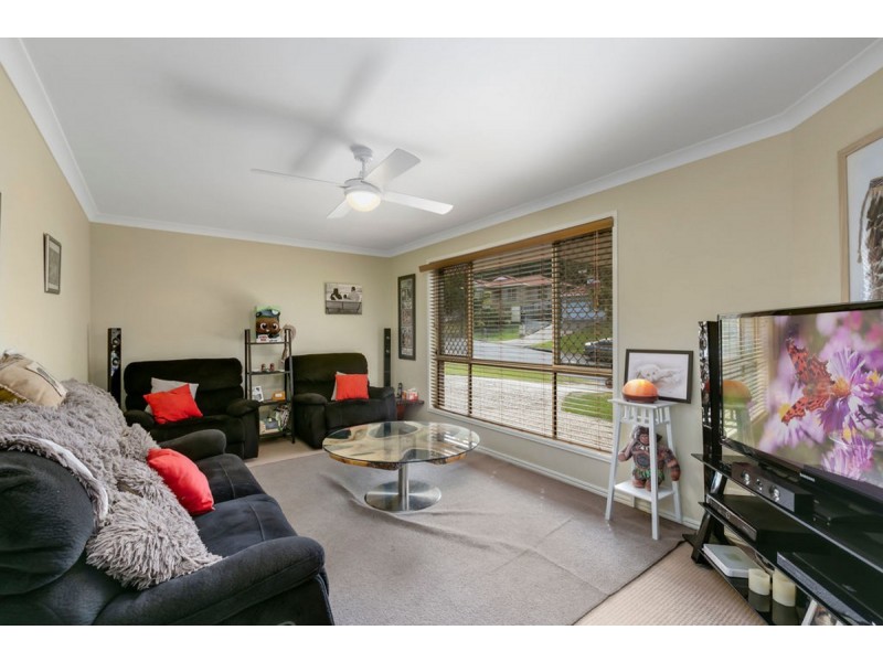 12 White Cap Close, Pacific Pines QLD 4211