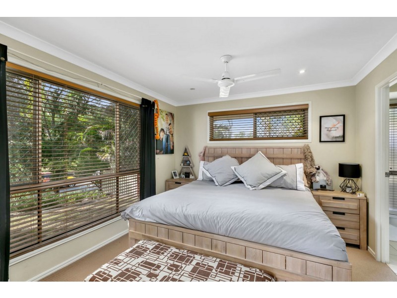 12 White Cap Close, Pacific Pines QLD 4211