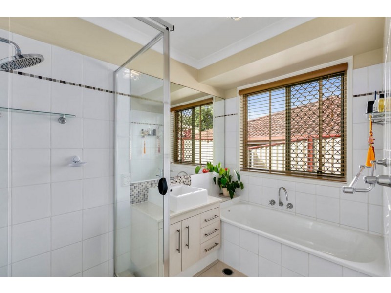 12 White Cap Close, Pacific Pines QLD 4211