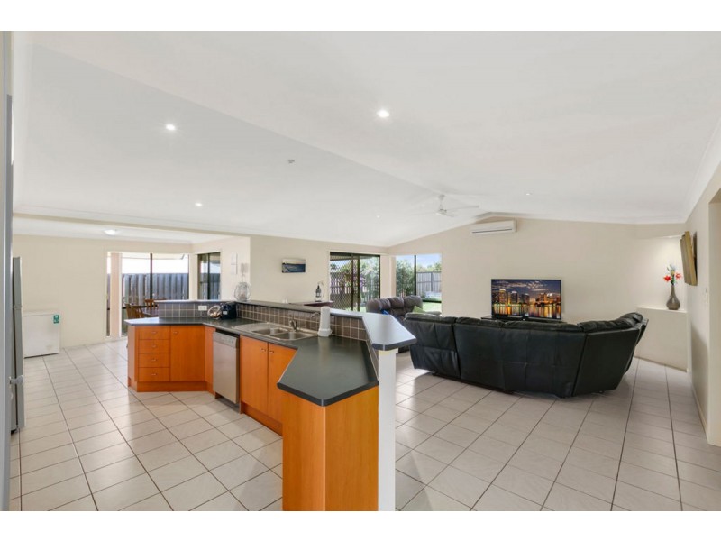 3 Coonowrin Street, Pacific Pines QLD 4211