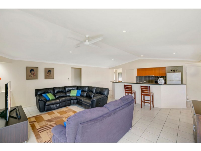 3 Coonowrin Street, Pacific Pines QLD 4211