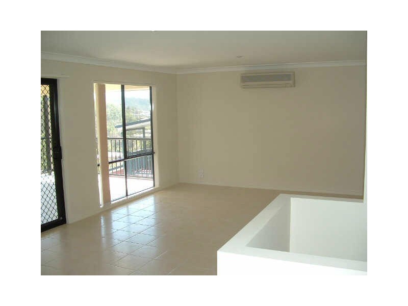 55 Manra Way, Pacific Pines QLD 4211