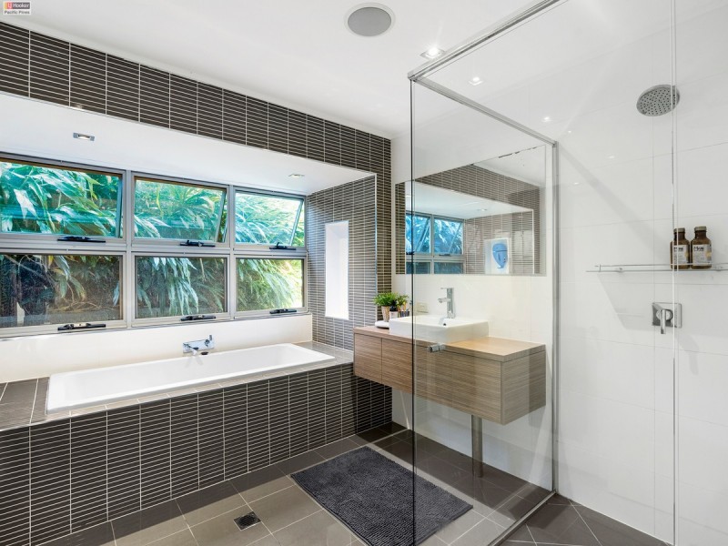 9A West Mountain Court, Parkwood QLD 4214