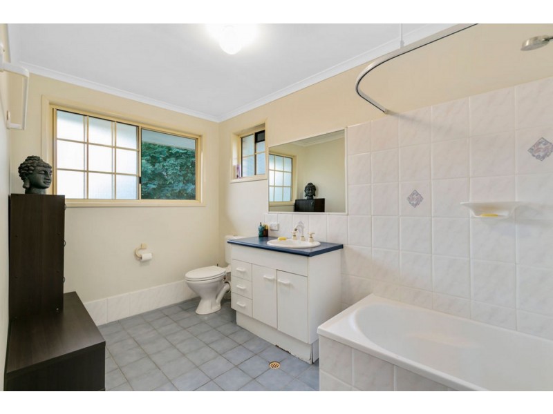 6 Polynesia Avenue, Pacific Pines QLD 4211