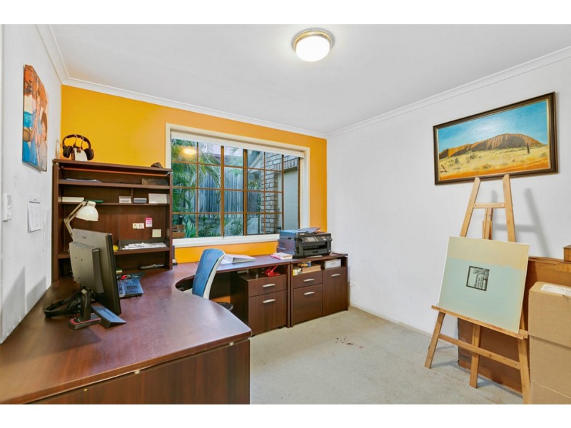 6 Polynesia Avenue, Pacific Pines QLD 4211