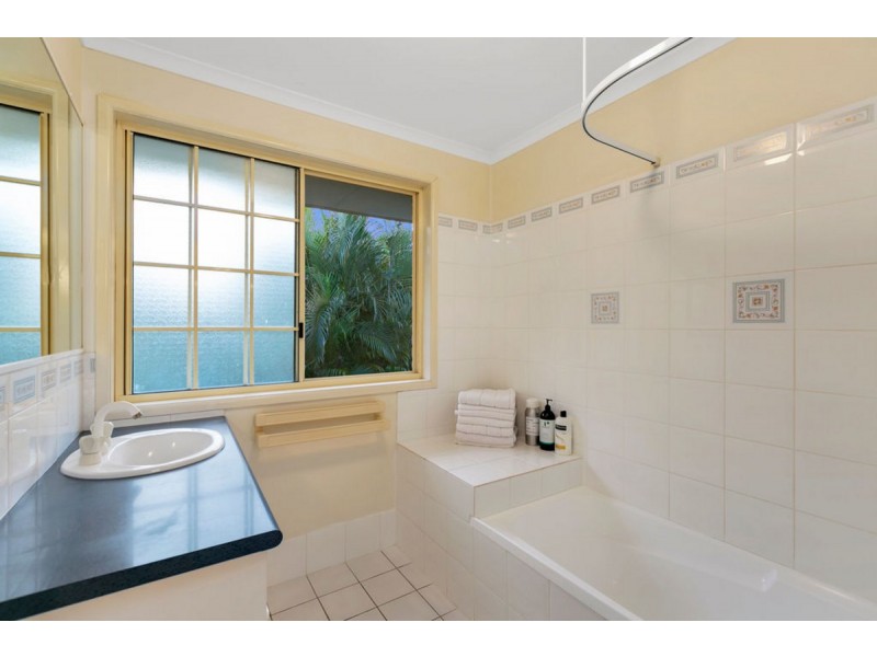 6 Polynesia Avenue, Pacific Pines QLD 4211