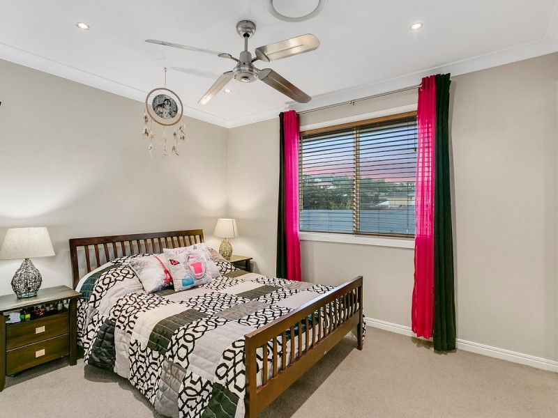 20 Hawkesbury Avenue, Pacific Pines QLD 4211