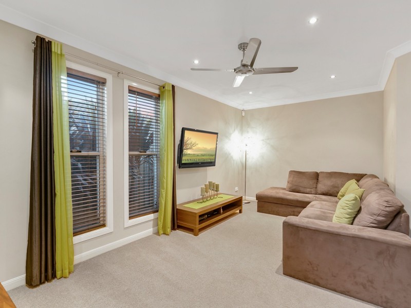 20 Hawkesbury Avenue, Pacific Pines QLD 4211