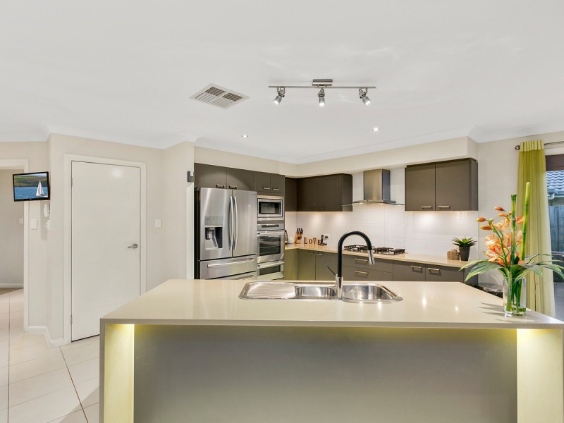 20 Hawkesbury Avenue, Pacific Pines QLD 4211