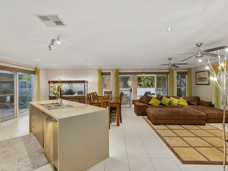 20 Hawkesbury Avenue, Pacific Pines QLD 4211