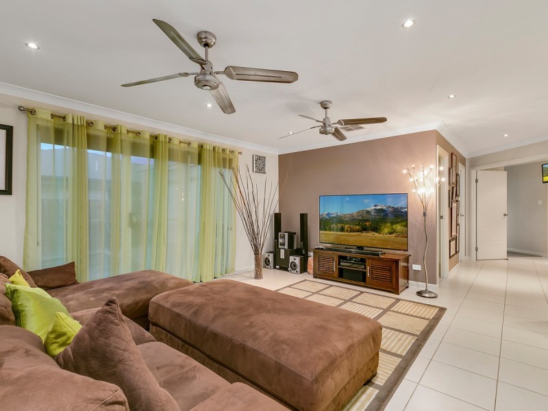 20 Hawkesbury Avenue, Pacific Pines QLD 4211