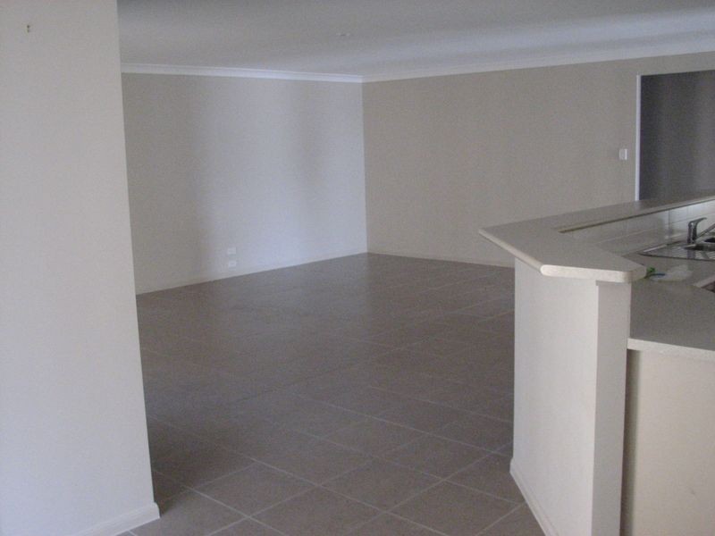 105 Wunburra Circle, Pacific Pines QLD 4211