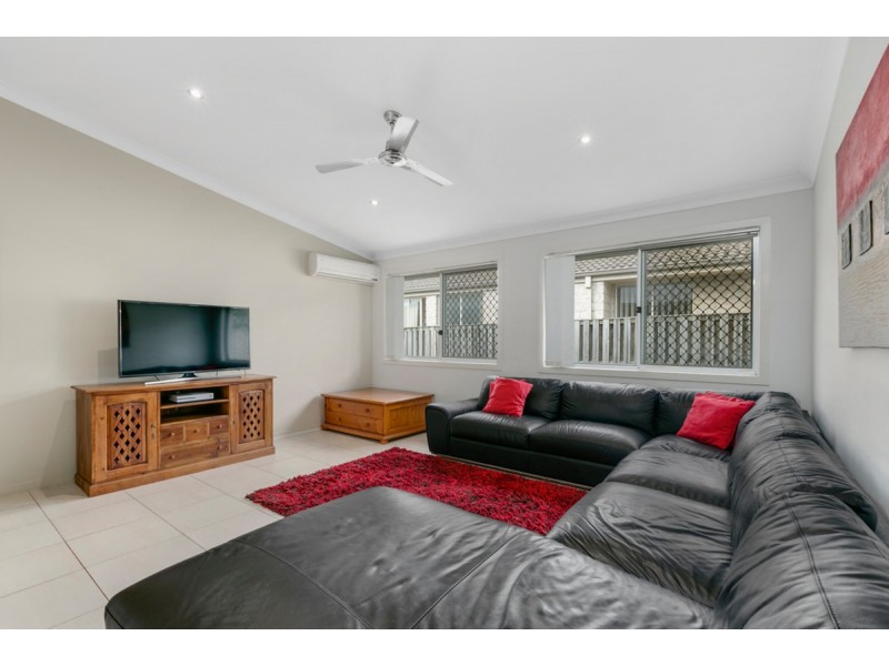 104 Wunburra Circle, Pacific Pines QLD 4211