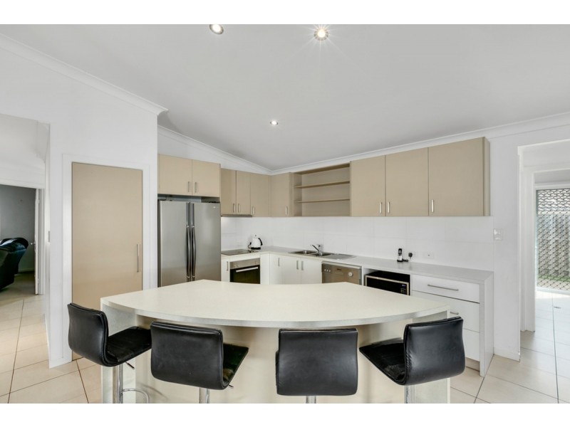 104 Wunburra Circle, Pacific Pines QLD 4211