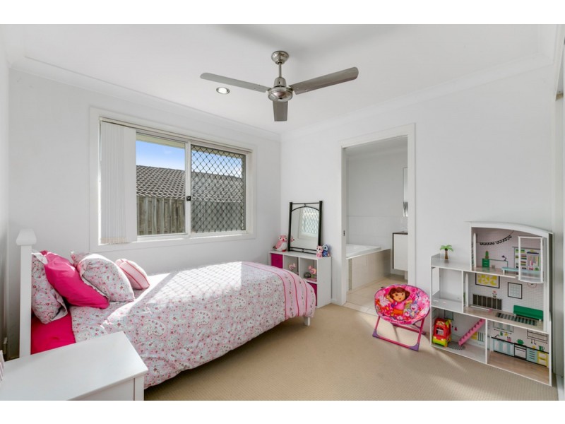 104 Wunburra Circle, Pacific Pines QLD 4211