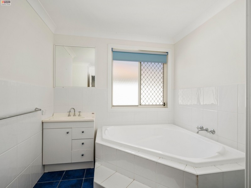 13 Mellum Circuit, Pacific Pines QLD 4211