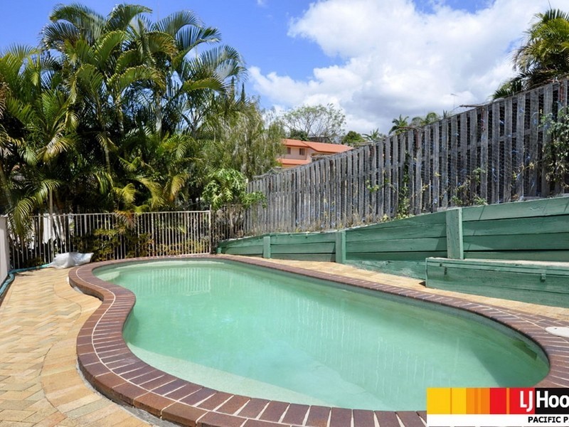 2 Clipperton Chase, Pacific Pines QLD 4211